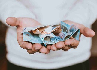 Η κοροϊδίας της αύξησης του κατώτατου μισθού