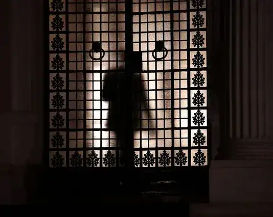 Οργανωμένο θεσμικό παρακράτος με τις ευλογίες Μαξίμου