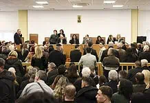 Δίκη των Τεμπών: Μεθοδεύσεων συνέχεια για μια ασφυκτικά ελεγχόμενη διαδικασία