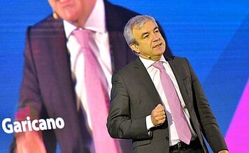 Είναι να σκάσει ο άνθρωπος