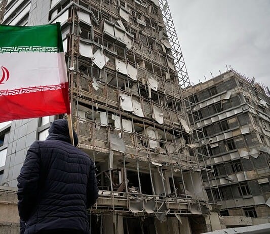 Το Ιράν στάθηκε όρθιο – Οι ΗΠΑ στα μέτρα τους