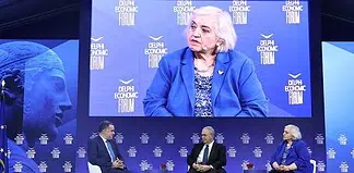 Μόνιμη υφυπουργός ή μόνιμη πολιτική επιλογή;