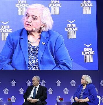 Μόνιμη υφυπουργός ή μόνιμη πολιτική επιλογή;