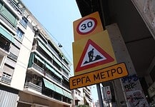 Κυψέλη: Οι ρωγμές στα σπίτια και το κόστος στους κατοίκους