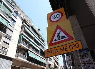 Κυψέλη: Οι ρωγμές στα σπίτια και το κόστος στους κατοίκους