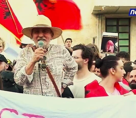 Ο Φατός Λιουμπόνια μιλά στον Δρόμο: «Η διαμαρτυρία στην Αλβανία δεν είναι μόνο ένα οικολογικό κίνημα»